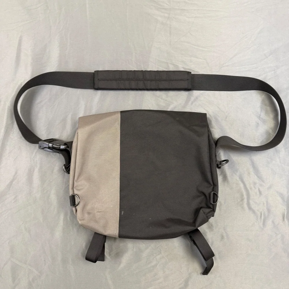 Timbuk2 Classic Messenger Bag Black Grey Ballistic Nylon Commuter Shoulder Bag